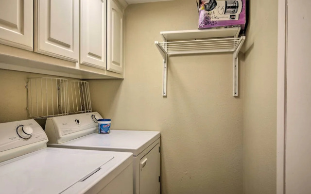 1 Mi to University of Texas: Home in Richardson!