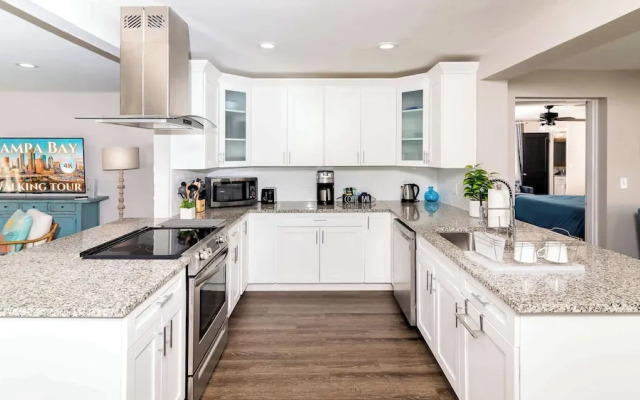 Sun Bay Getaway Backyard Pool w/ Winter Rates!