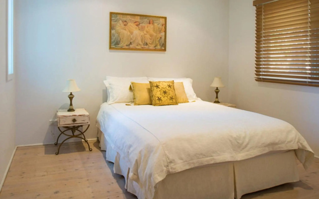 Calypsos Cottage at Hyams Beach 4pm Check Out Sundays – Guest Rooms – Hyams Beach