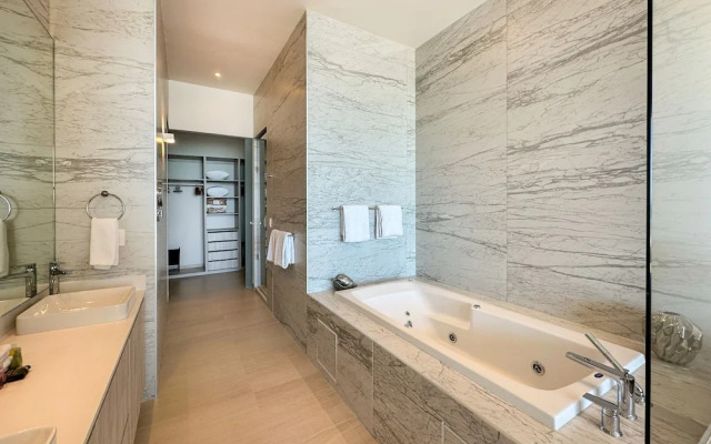 Sandy Beach 2BR Beachfront Getaway