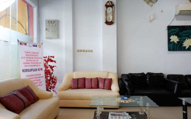 RedDoorz near Kamali Beach Bau Bau