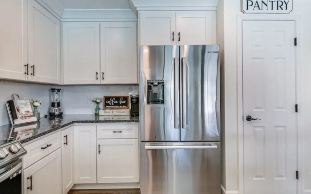 Apollo Beach Oasis: Lanai + Heated Pool!