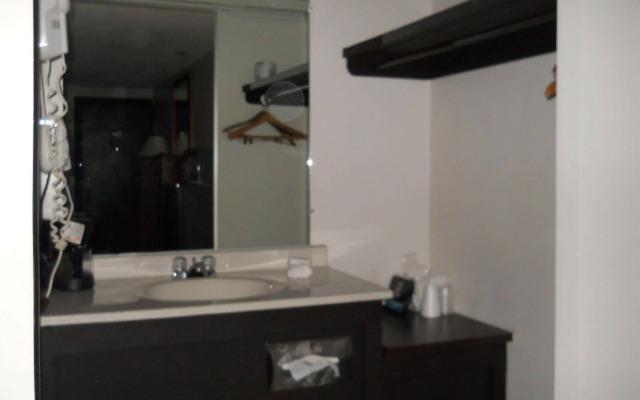 Value Inn Milwaukee Airport South