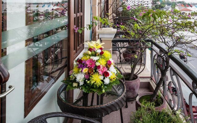 Red Hibiscus Hotel