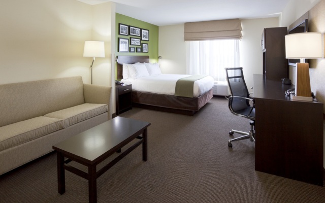 Holiday Inn Express Suite