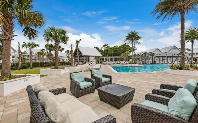 Town of Prominence 326b- Seaside Paradise