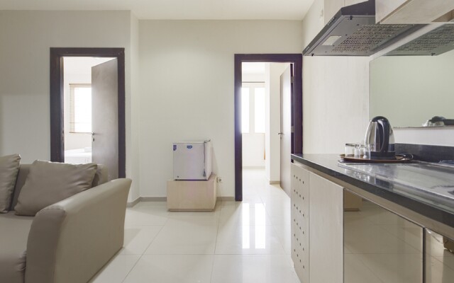 RedDoorz Apartment near Grand City Mall