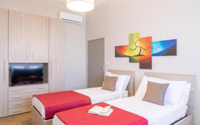 Cota Holidays House