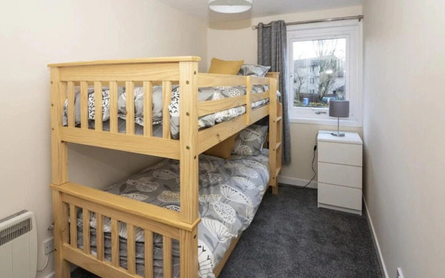 Cosy 2 Bedroom Flat Close to City Centre