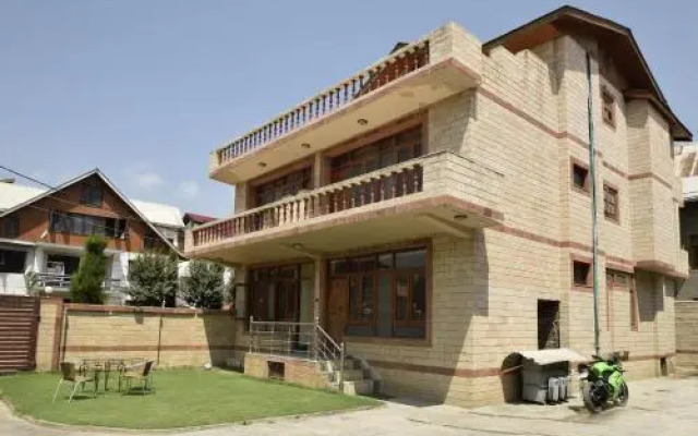 OYO 16980 Akbar's Retreat