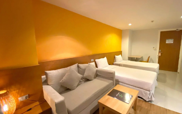 Crystal Jade Hotel