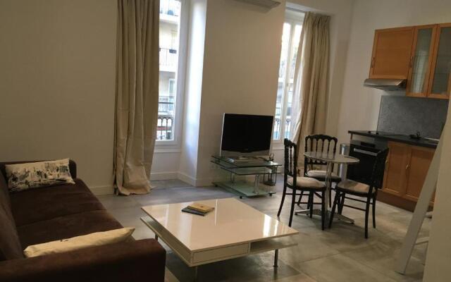 Heart of Nice Harboor cosy and central