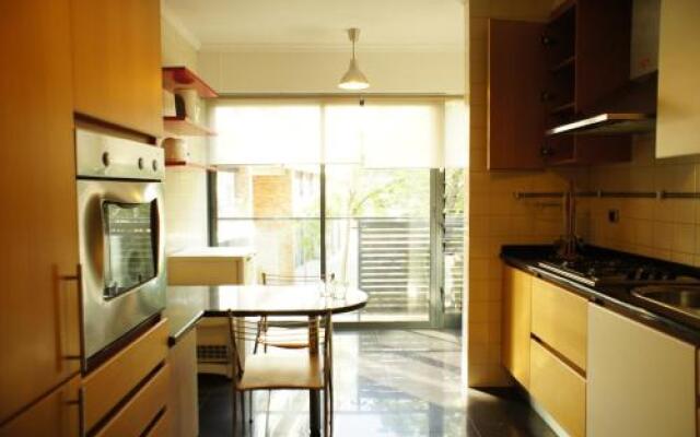 Modern Apartment near the Bridge