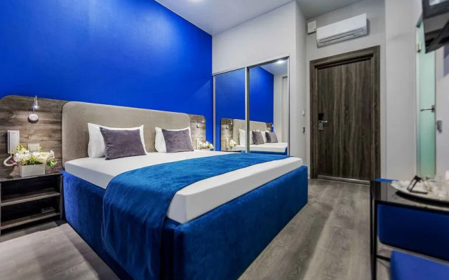 Alex Hotel is on a New Hunt