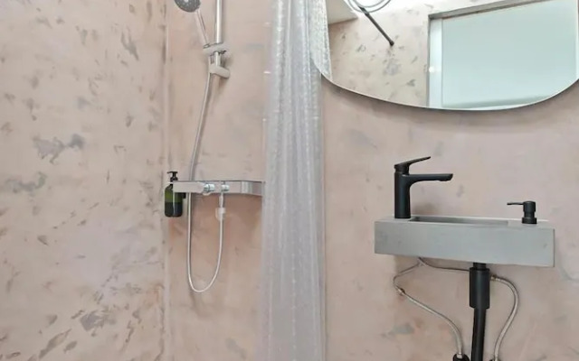 HouseBoat the NEW LAKE