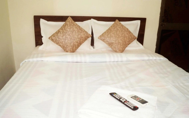 OYO HOME 70169 Mishra Suites