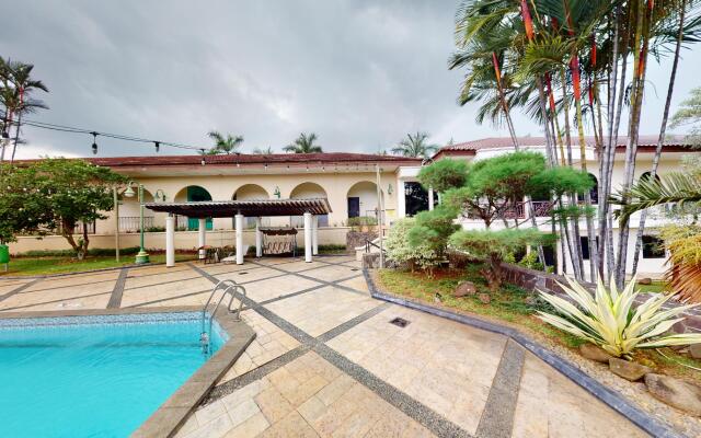 Capital O 1662 Ole Suites Hotel
