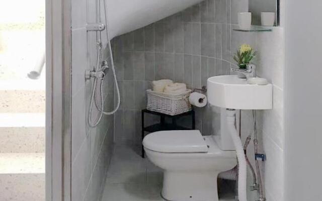 Seaside Maisonette 200M from sea