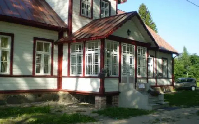 Kursi Hunting Manor