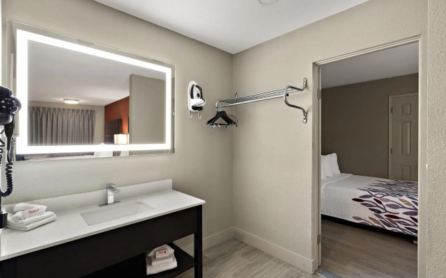 Red Roof Inn Redding