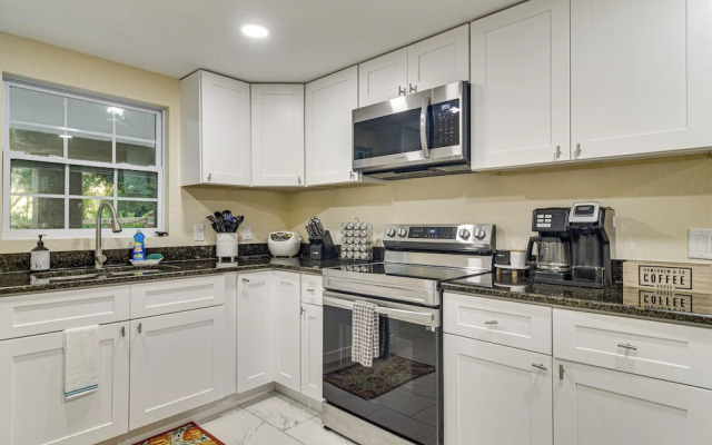 Tropical Tampa Home: Pets Welcome!