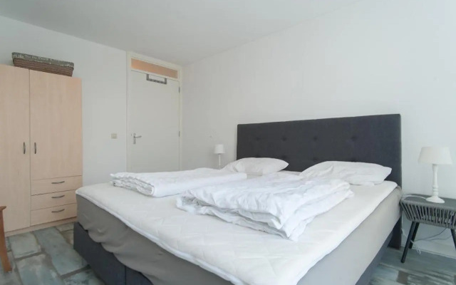 Beachside Apartment at Foot of Dunes