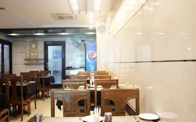 Hotel Basera Brij Bhoomi