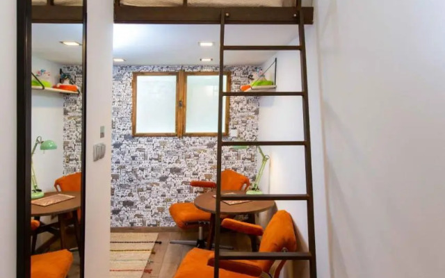 Premium Rooms by Hi5 - Style at the Comedy Theater