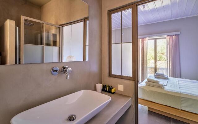 Diapori Suites Hotel