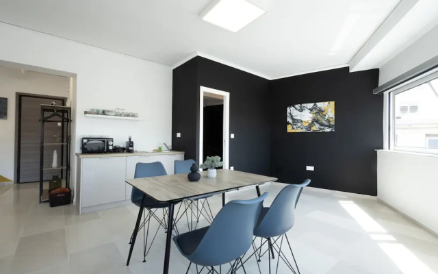 Spacious Urban Retreat Central 2-bedroom Haven for 8