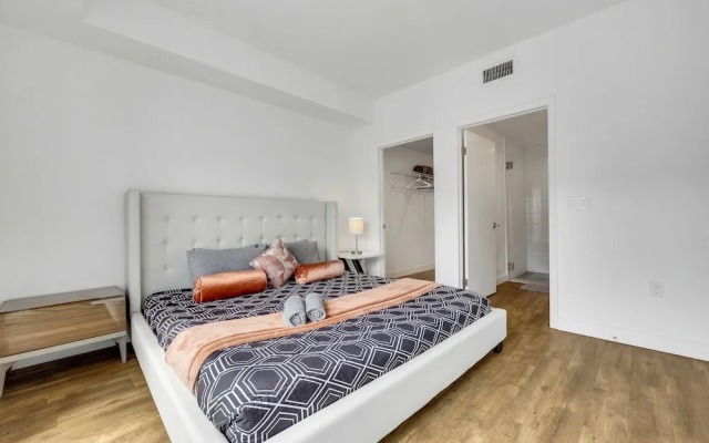 Stylish 2BR Family Apartment by Dtla