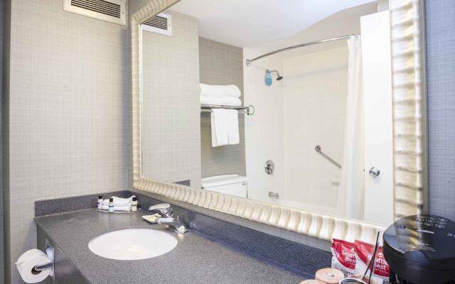 Sandman Hotel Montreal - Longueuil