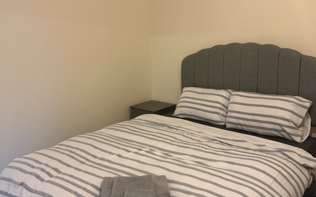 Apartment Sleeps 4 With Parking