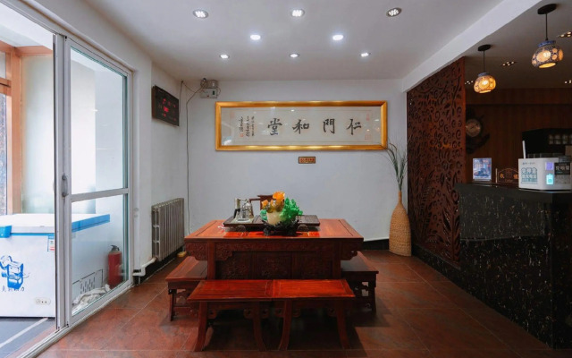 Huayi Hotel (Jinzhou Railway Station)