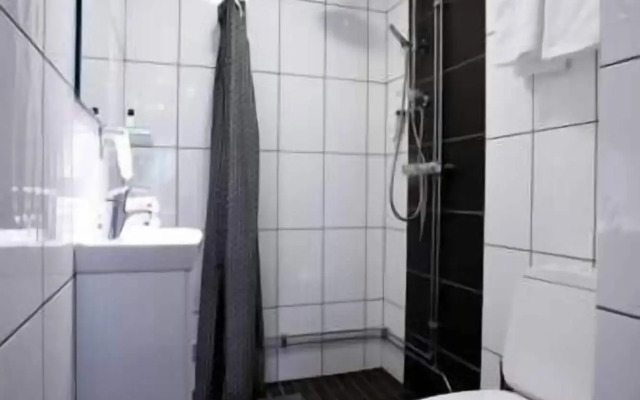 Adels Lågprishotell