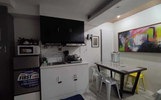 L1 Twin Bed Staycation in Bonifacio Global City
