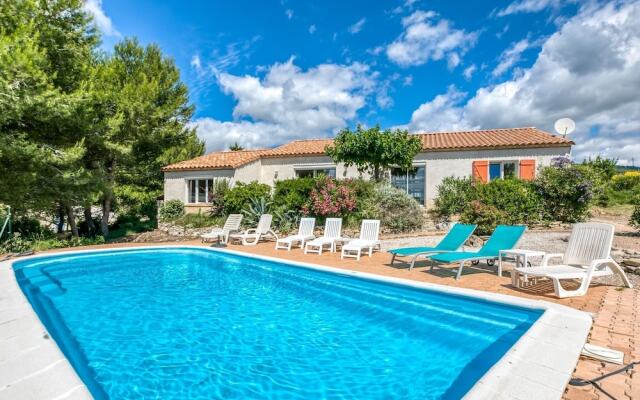 Luxury Villa in Aigne with Swimming Pool