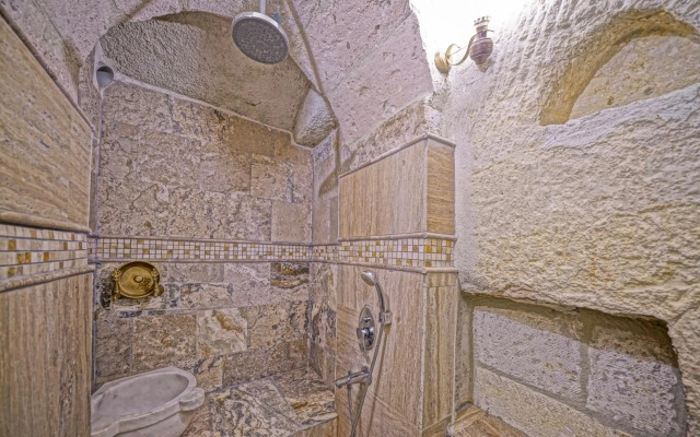 Maccan Cave Hotel