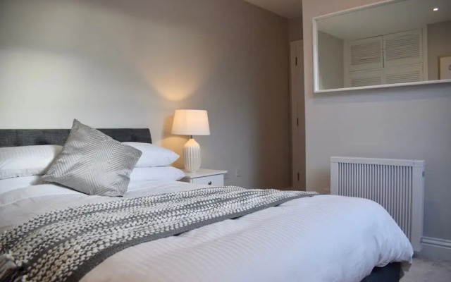 Modern 3 Bedroom Penthouse in Templebar