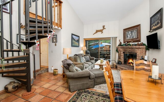 Snowfox #302 2 Bedroom Condo by RedAwning