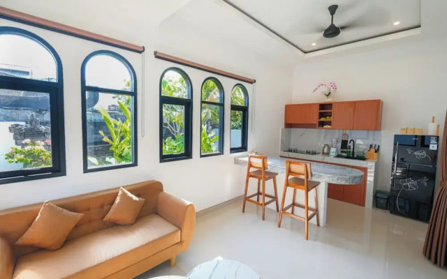 Crystal Flow Guest House & Apartment Canggu