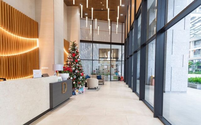 Midtown The Peak Apartment by VnHouse