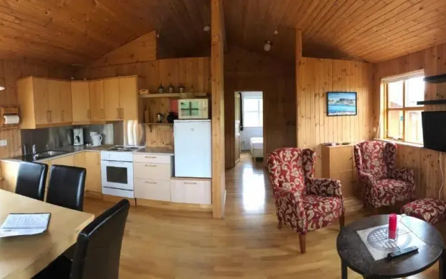 Einishus Cottages