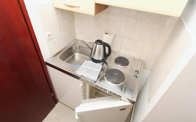Awesome Apartment in Tucepi With Wifi