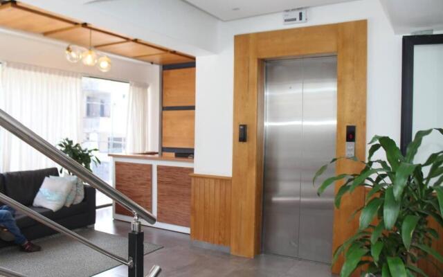 Modern 1BD Downtown+Pool+SmarTVs+BBQ+Gym