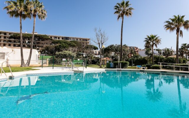 Almirante 903 JUST ON THE BEACH