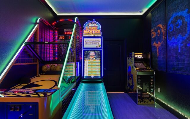 St004v: 10 Bed, Frozen, Spongebob