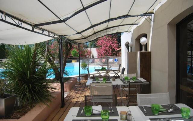 Les Aubuns Country Hôtel