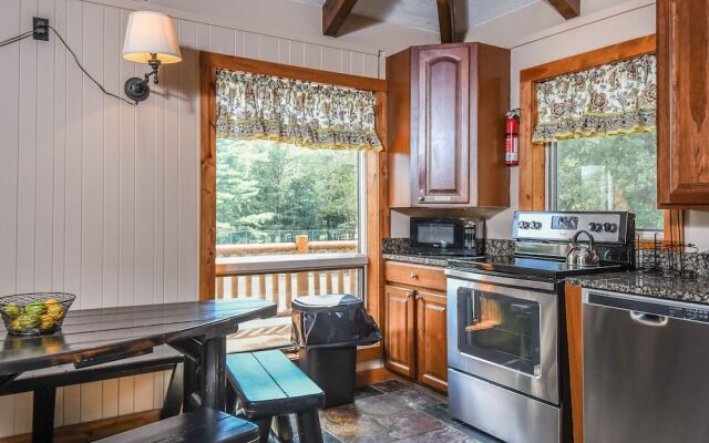 Log Hut 3 Bedroom House