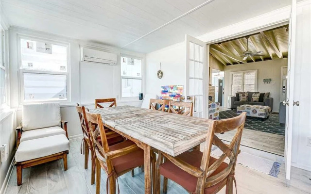 The Cali House - Four Bedroom Home